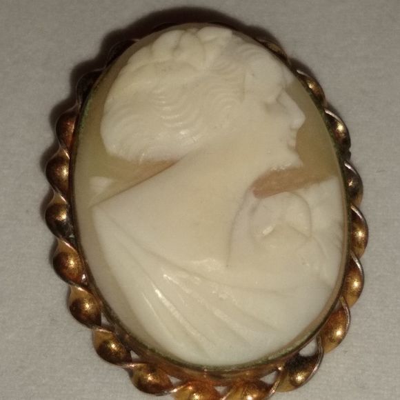 Vintage Small Cameo Brooch - Picture 5 of 10